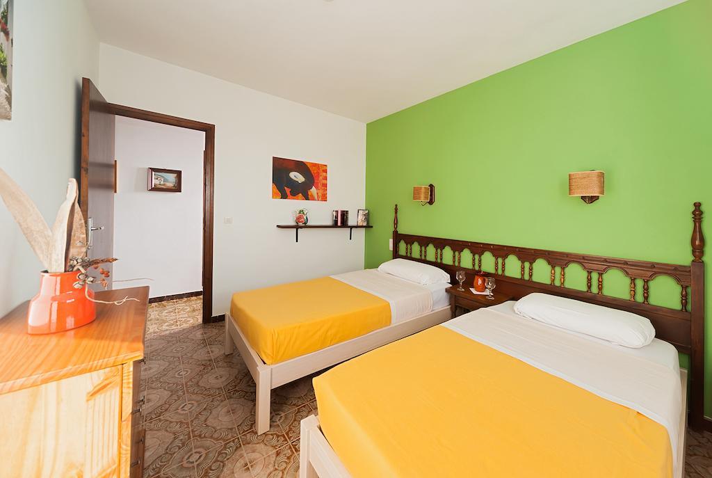 Apartamentos Casa Blanca Miami Playa Стая снимка